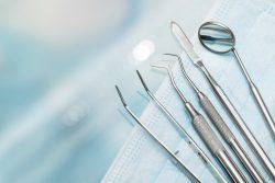 L’orthodontie et la chirurgie : deux pratiques fréquemment combinées