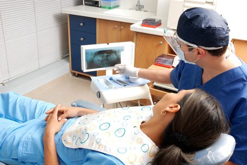 Dois-je avoir la recommandation d’un dentiste ?